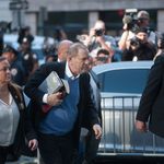 Harvey Weinstein heads to the First Precinct<br>